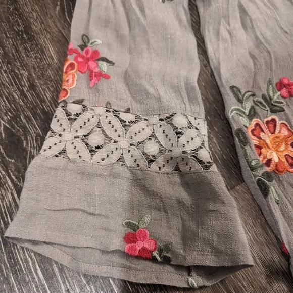 Fig and Flower embroidered boho floral tie front top - Picture 2 of 10